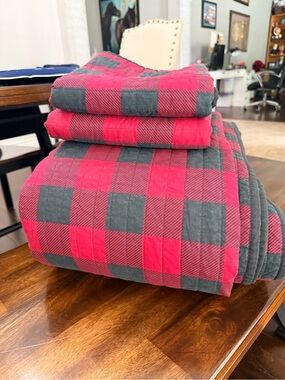 Woolrich Red and Black Buffalo Plaid Quilt Set - Cozy Home Bedding